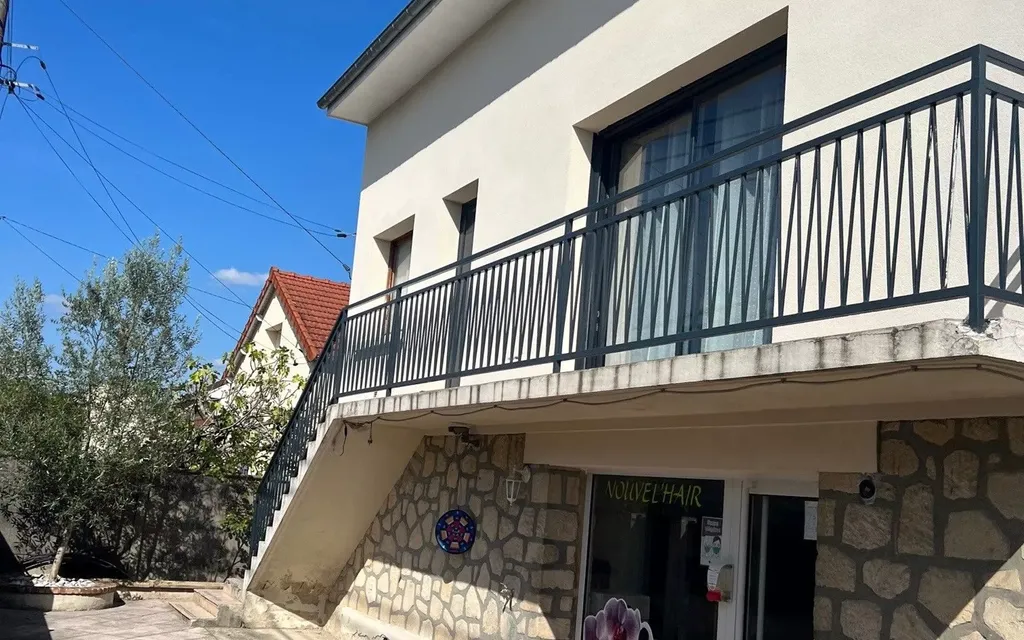 Achat maison à vendre 5 chambres 166 m² - Montfermeil