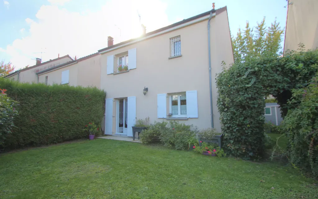 Achat maison à vendre 3 chambres 90 m² - Saint-Jean-de-la-Ruelle