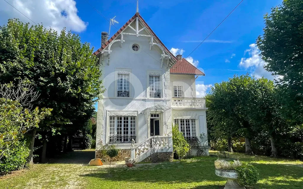 Achat maison à vendre 6 chambres 240 m² - Vernouillet