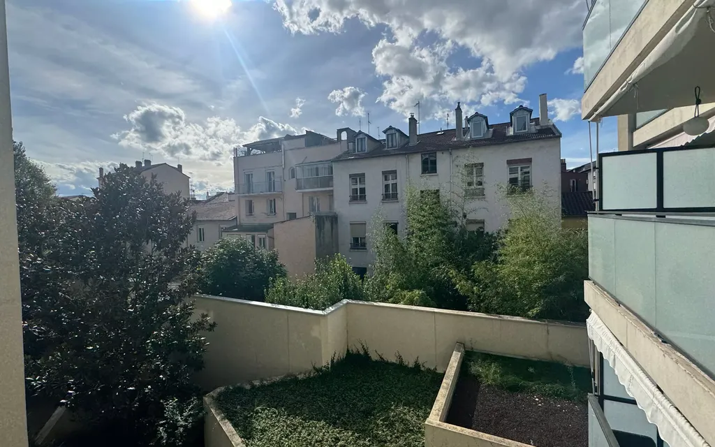 Achat appartement à vendre 3 pièces 60 m² - Villeurbanne