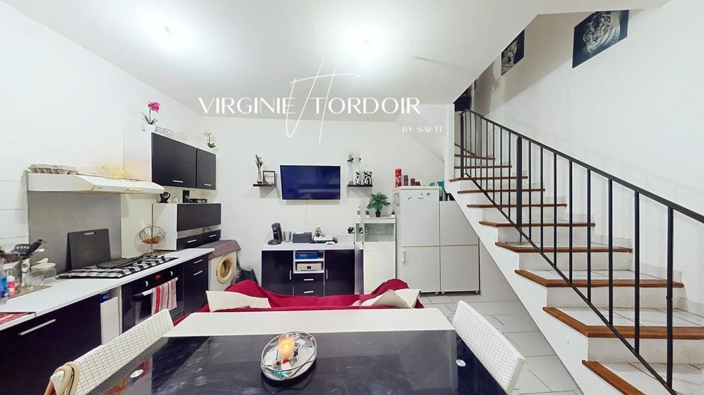 Achat maison à vendre 2 chambres 59 m² - Néoules