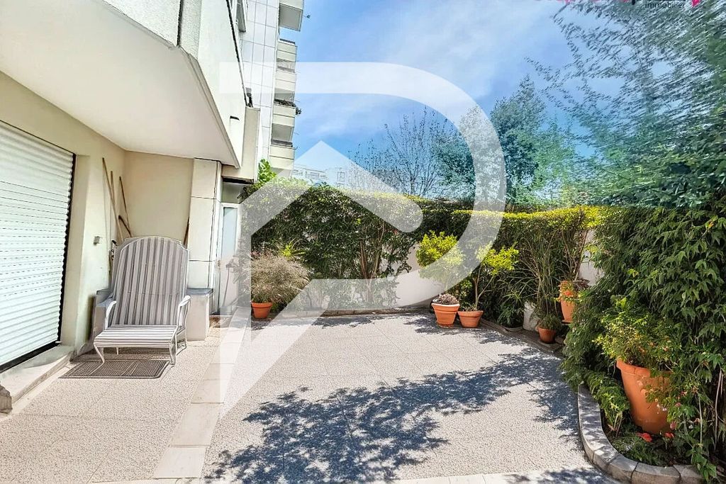 Achat appartement à vendre 5 pièces 108 m² - Suresnes