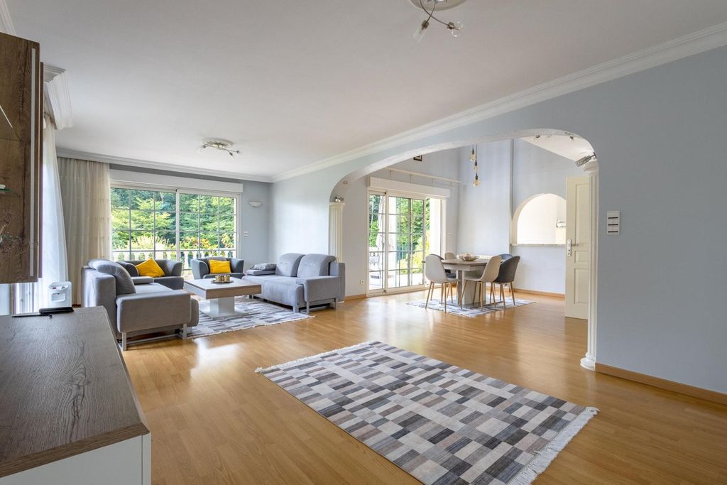 Achat maison à vendre 6 chambres 200 m² - Besançon