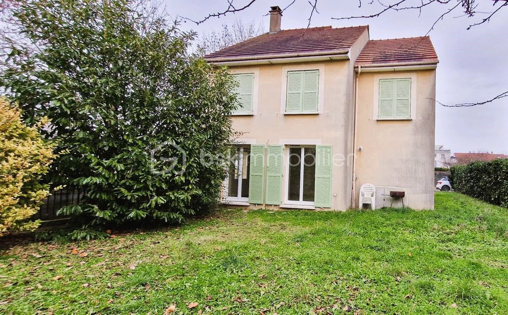 Achat maison à vendre 4 chambres 110 m² - Savigny-le-Temple