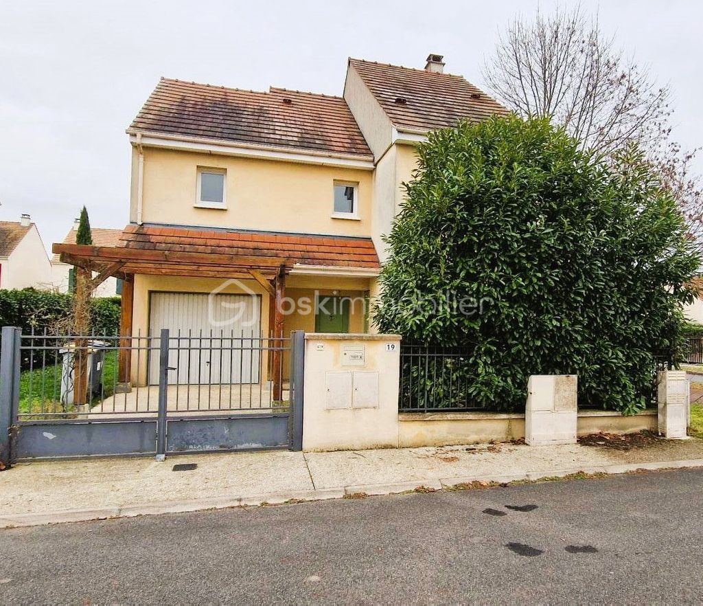 Achat maison à vendre 4 chambres 110 m² - Savigny-le-Temple