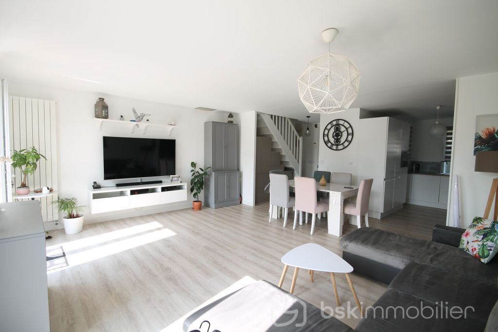 Achat maison à vendre 5 chambres 127 m² - Lieusaint