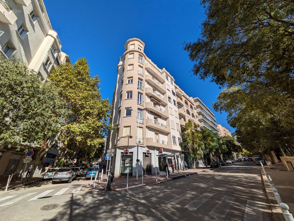 Achat appartement à vendre 3 pièces 78 m² - Toulon