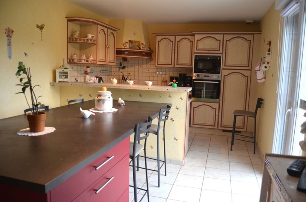 Achat maison à vendre 2 chambres 114 m² - Bletterans