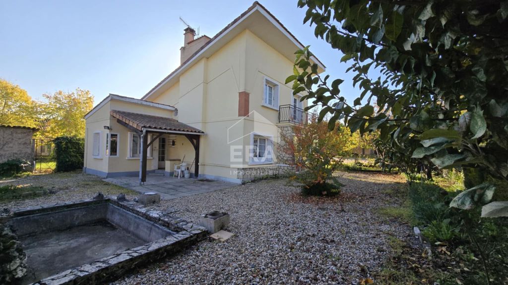 Achat maison à vendre 3 chambres 98 m² - Aubeterre-sur-Dronne