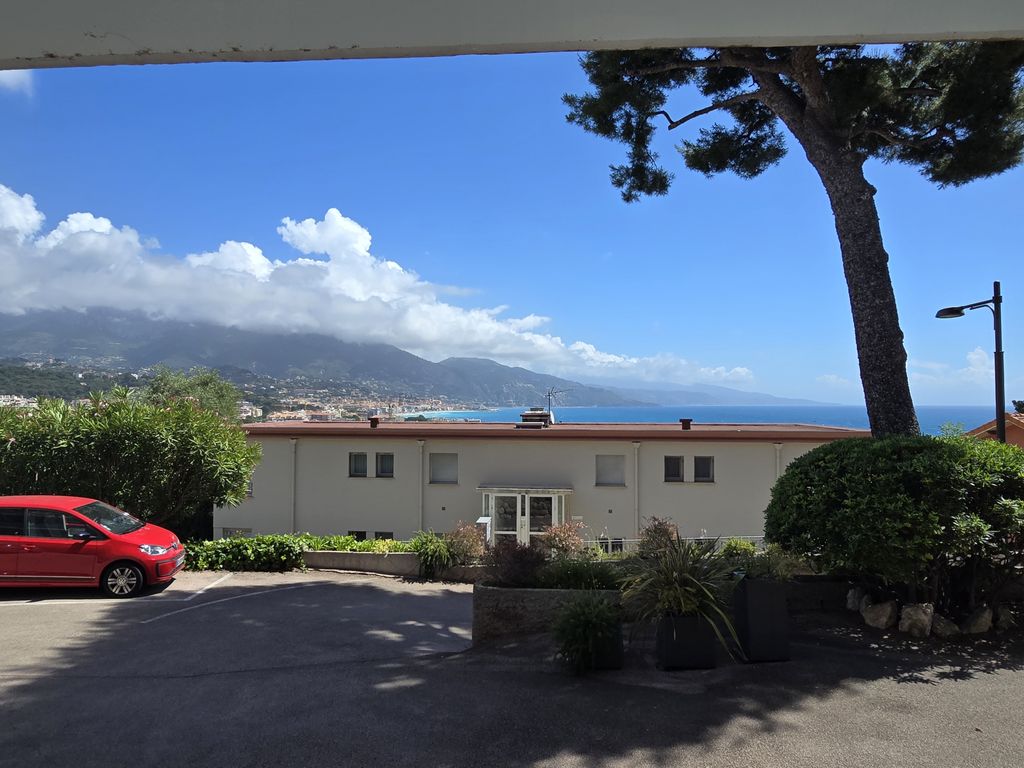 Achat appartement à vendre 3 pièces 65 m² - Roquebrune-Cap-Martin