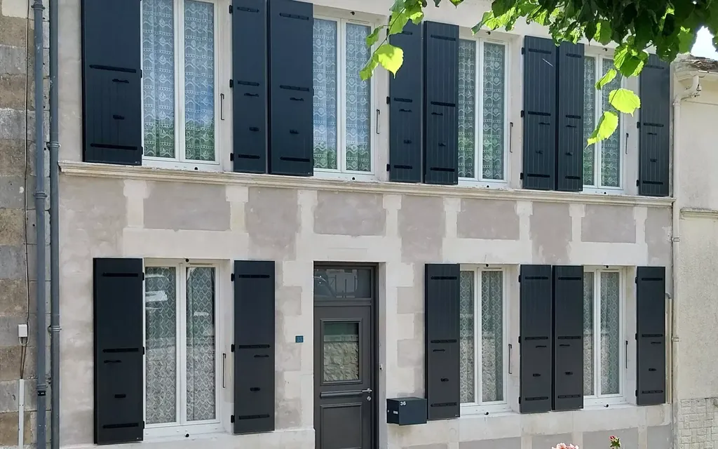 Achat maison à vendre 3 chambres 164 m² - Saint-Romain-de-Benet