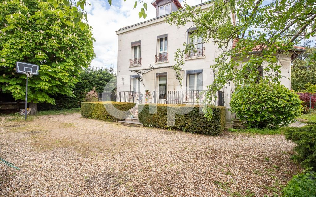 Achat maison à vendre 6 chambres 197 m² - Créteil