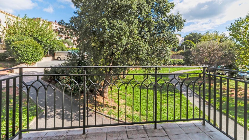 Achat appartement à vendre 3 pièces 77 m² - Roquebrune-sur-Argens