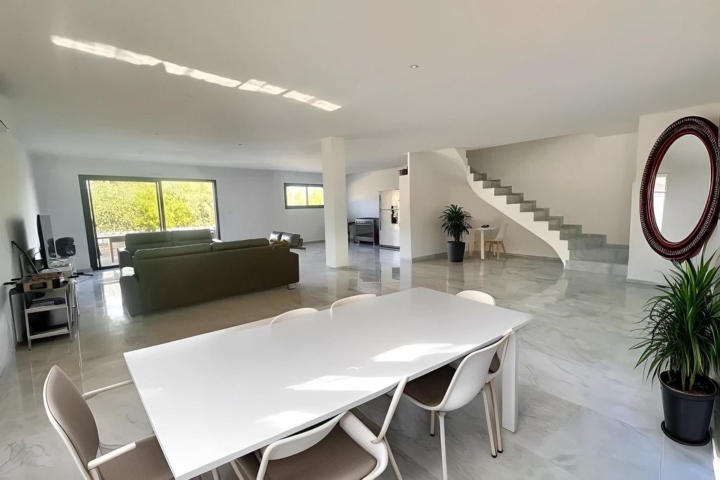 Achat maison à vendre 5 chambres 150 m² - Gignac