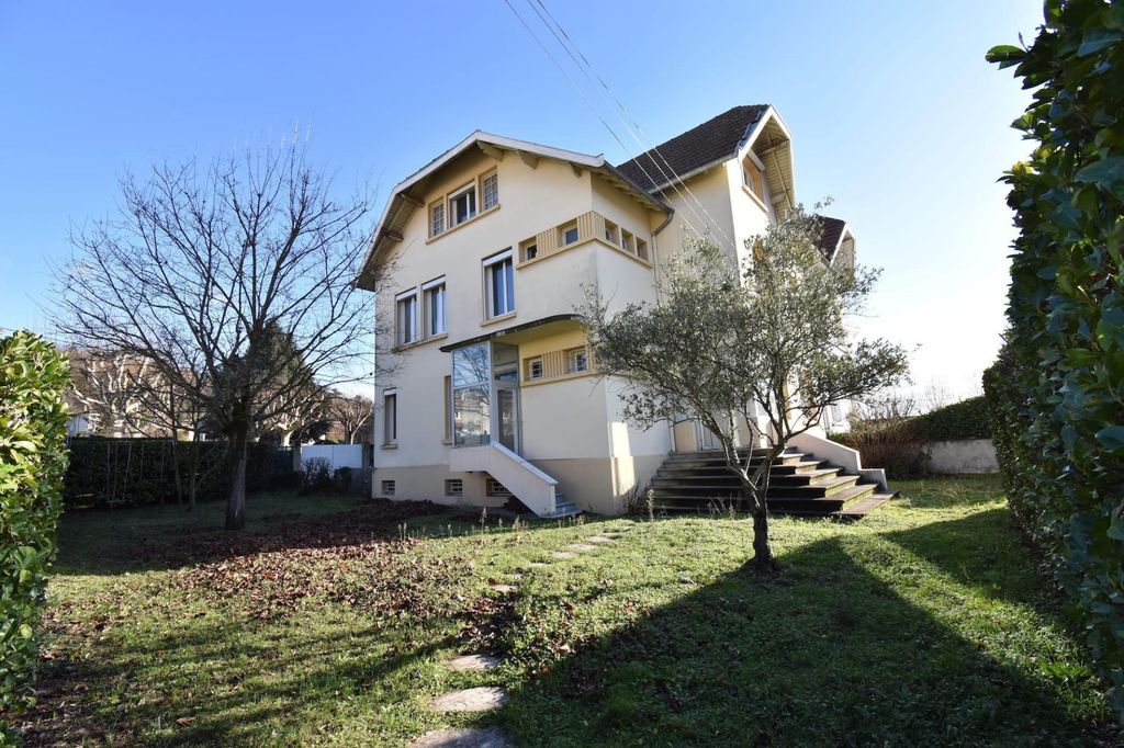 Achat maison à vendre 6 chambres 228 m² - Saint-Clair-du-Rhône