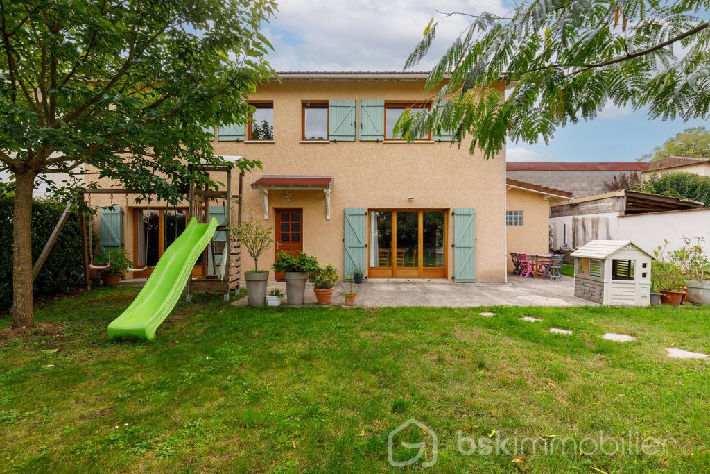 Achat maison à vendre 4 chambres 143 m² - Bourg-Saint-Christophe