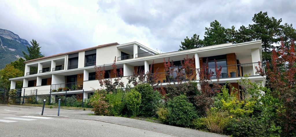 Achat appartement à vendre 3 pièces 86 m² - Saint-Ismier