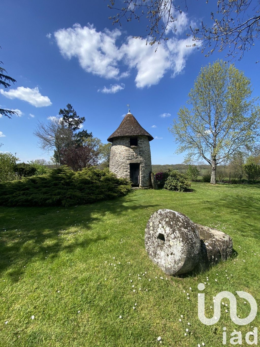 Achat maison à vendre 4 chambres 160 m² - Saint-Junien-les-Combes