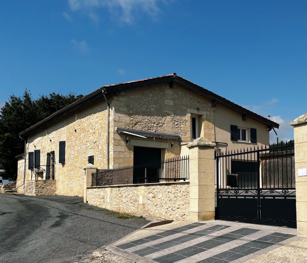 Achat maison à vendre 3 chambres 181 m² - Saint-Genès-de-Castillon