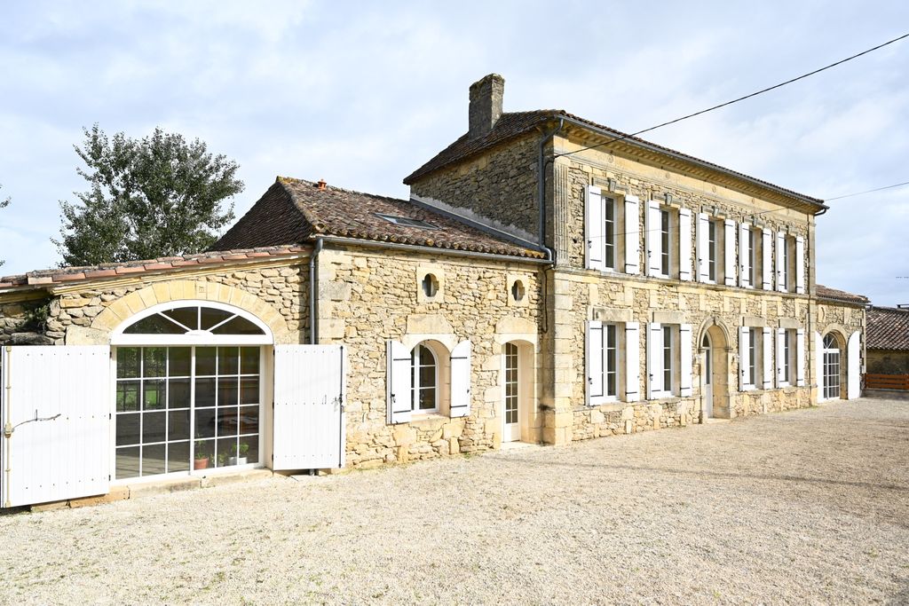 Achat maison à vendre 4 chambres 260 m² - Soussac