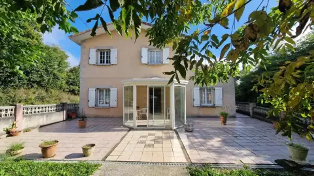 Achat maison à vendre 6 chambres 206 m² - Saint-Macaire