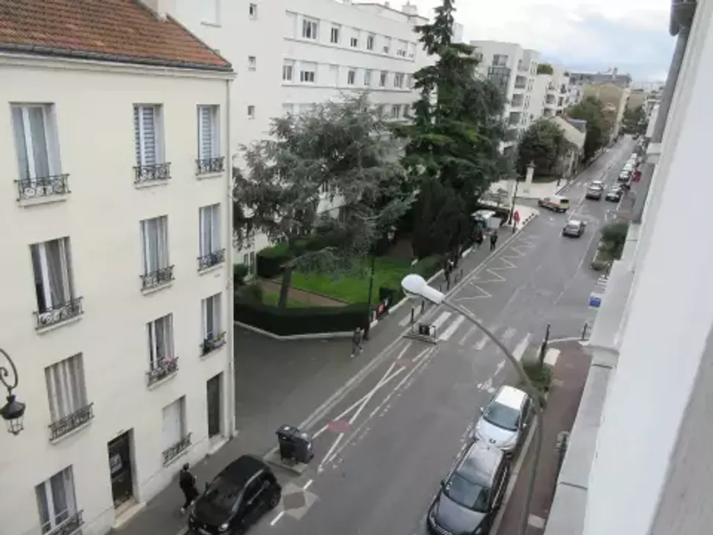 Achat appartement à vendre 3 pièces 70 m² - Suresnes