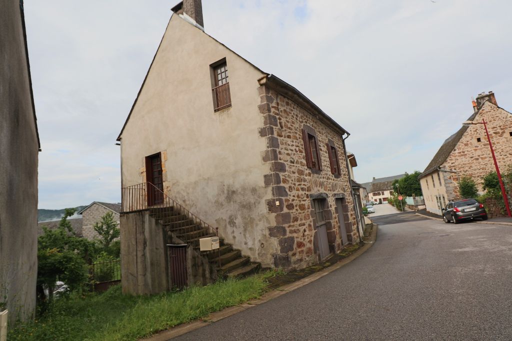 Achat maison à vendre 2 chambres 78 m² - Saint-Sauves-d'Auvergne