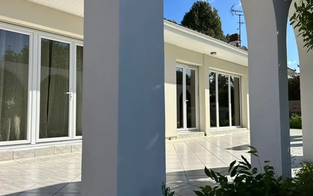 Achat maison à vendre 4 chambres 177 m² - Ambarès-et-Lagrave