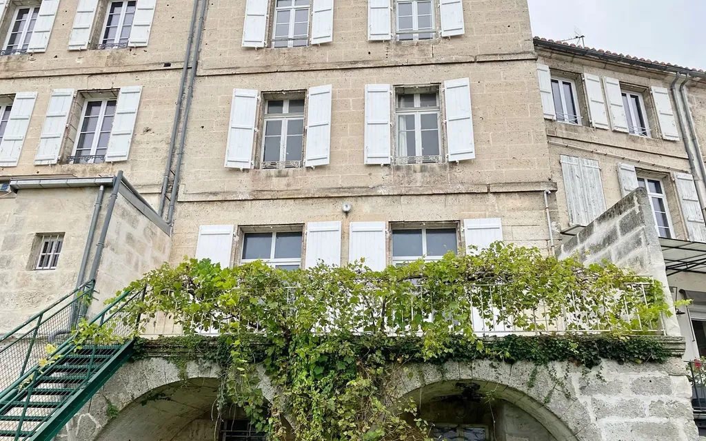 Achat maison à vendre 5 chambres 210 m² - Angoulême