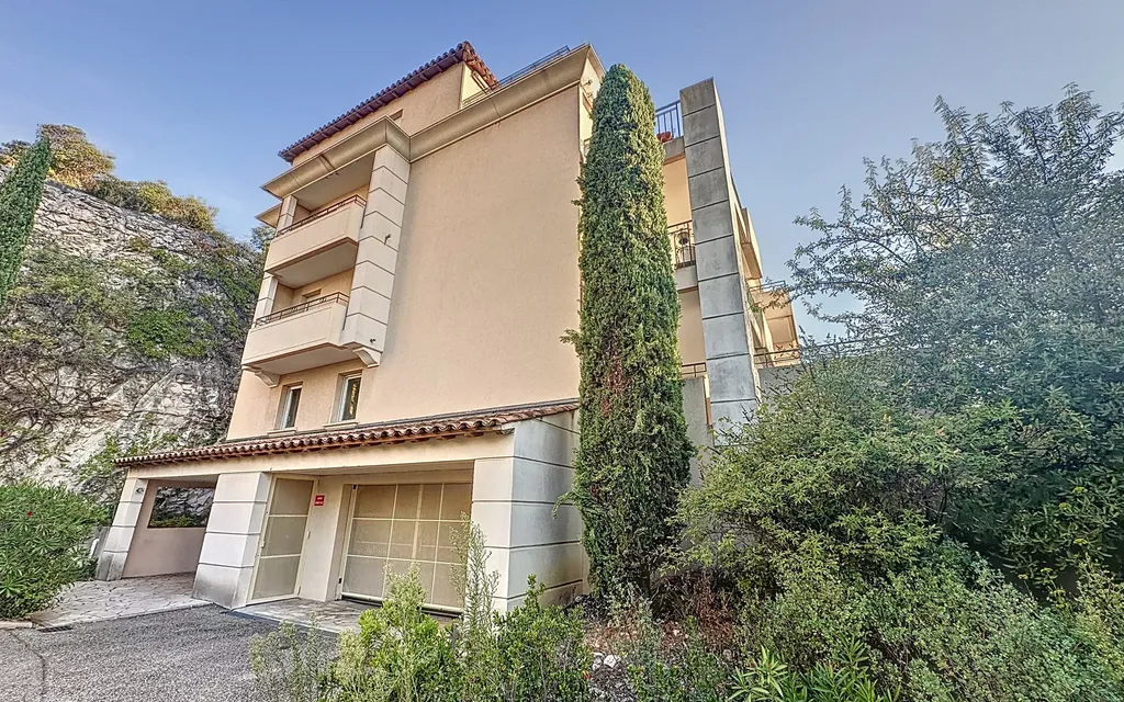 Achat appartement à vendre 3 pièces 72 m² - Villeneuve-lès-Avignon