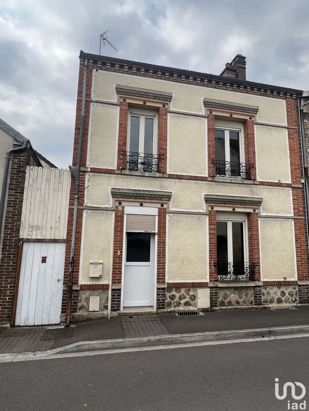 Achat maison à vendre 2 chambres 92 m² - Romilly-sur-Seine