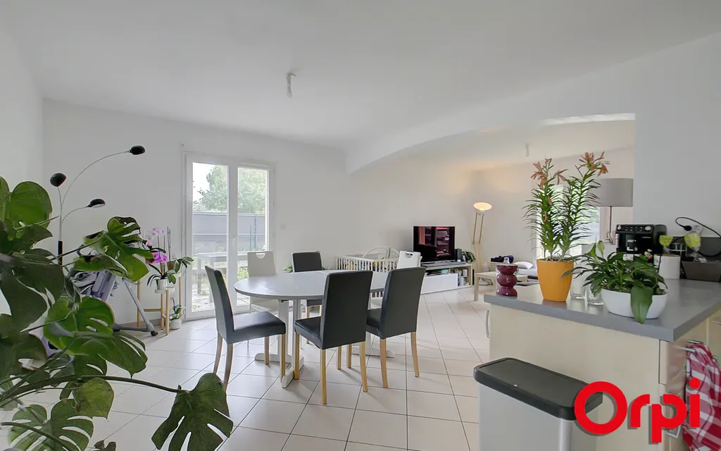 Achat maison à vendre 3 chambres 96 m² - Bourgoin-Jallieu