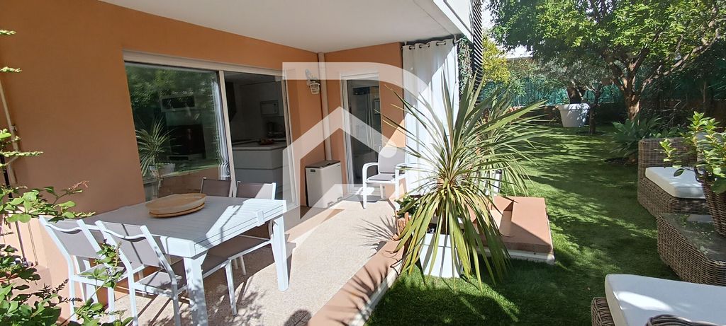 Achat appartement à vendre 3 pièces 75 m² - Saint-Raphaël