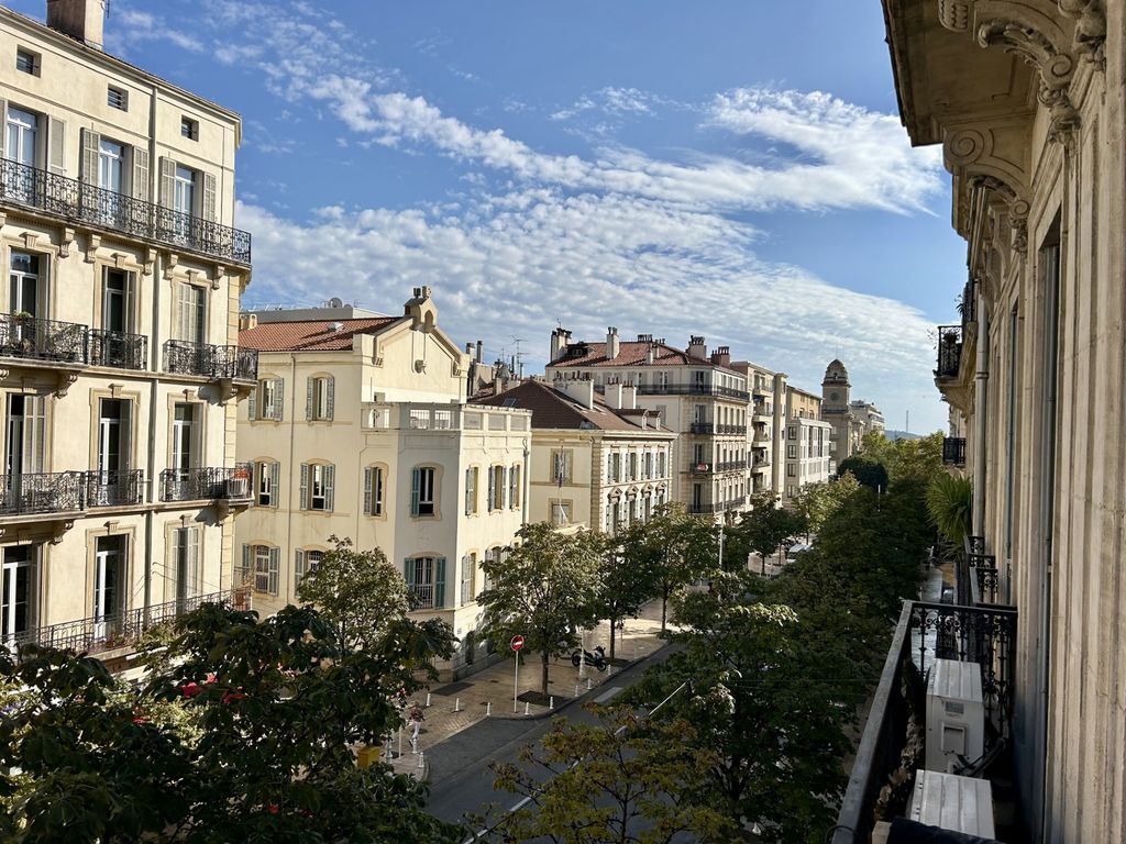 Achat appartement à vendre 6 pièces 144 m² - Toulon