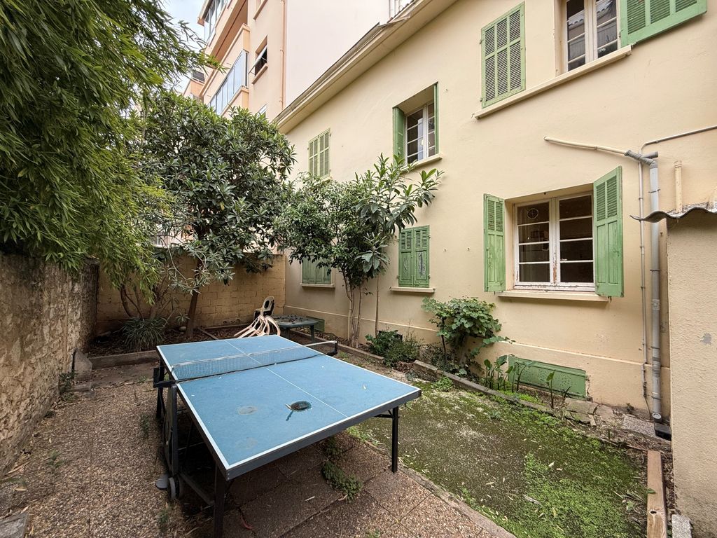 Achat maison à vendre 5 chambres 205 m² - Hyères