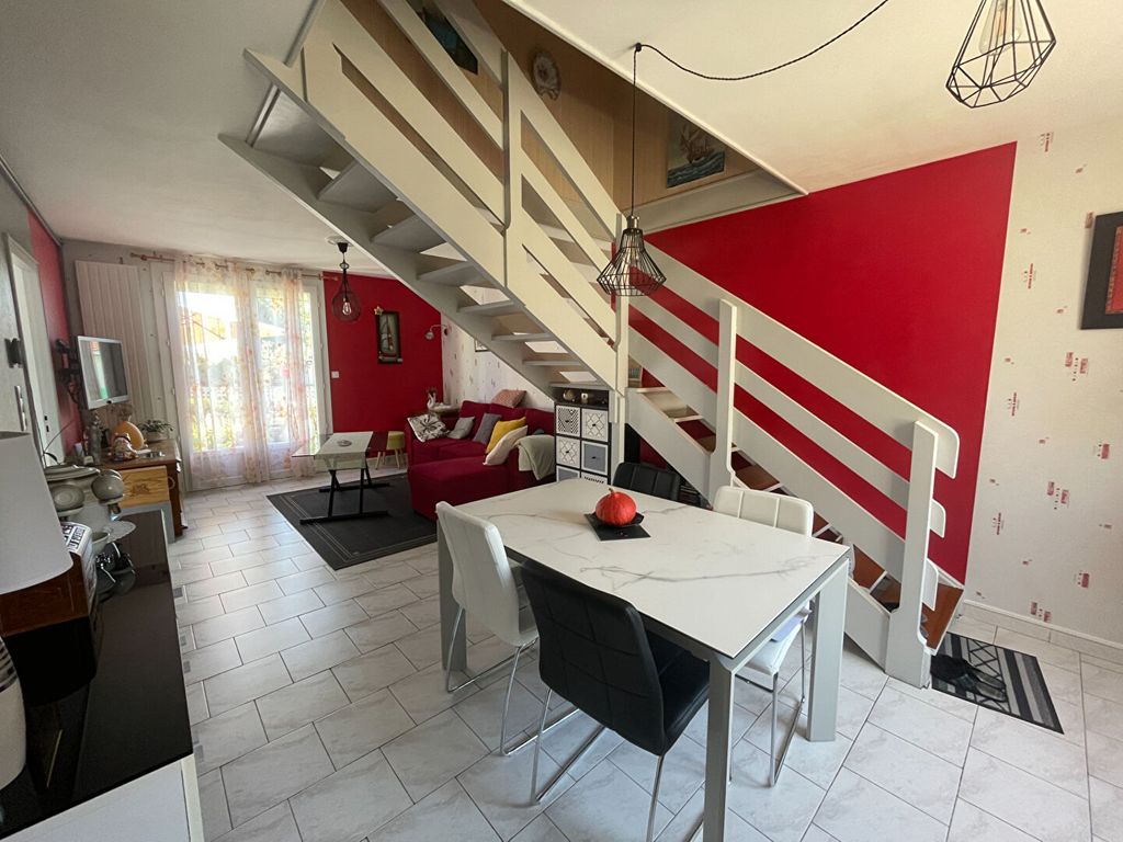 Achat maison à vendre 3 chambres 92 m² - Ruelle-sur-Touvre