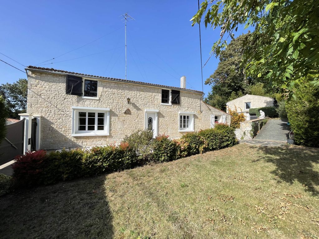 Achat maison à vendre 4 chambres 214 m² - Fontenay-le-Comte