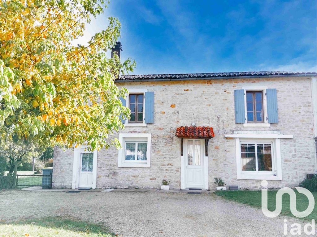 Achat maison à vendre 4 chambres 163 m² - Saint-Hilaire-la-Palud