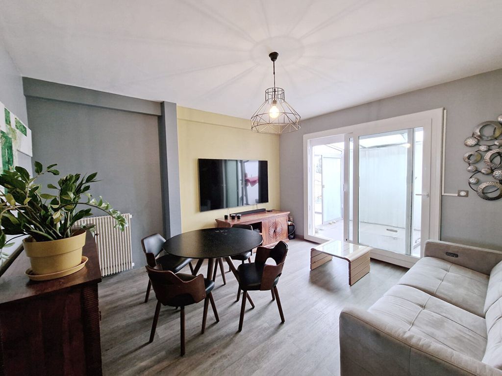 Achat appartement à vendre 3 pièces 63 m² - Saint-Laurent-du-Var