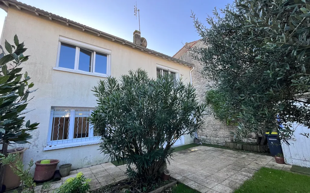 Achat maison à vendre 2 chambres 84 m² - Saujon