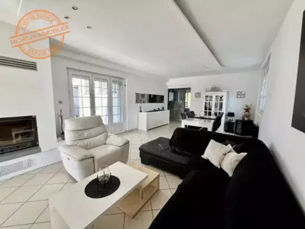 Achat maison à vendre 4 chambres 151 m² - Jons