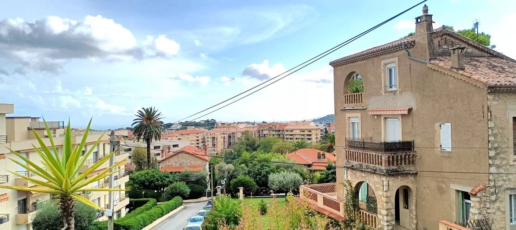 Achat maison à vendre 4 chambres 151 m² - Vence