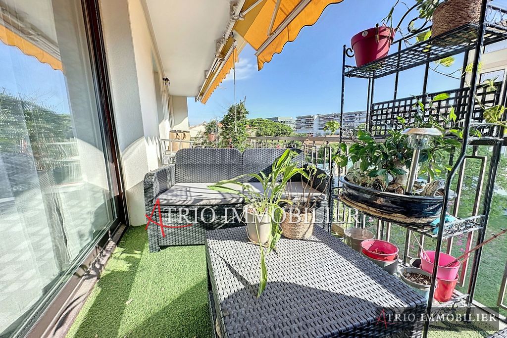 Achat appartement à vendre 4 pièces 83 m² - Saint-Laurent-du-Var