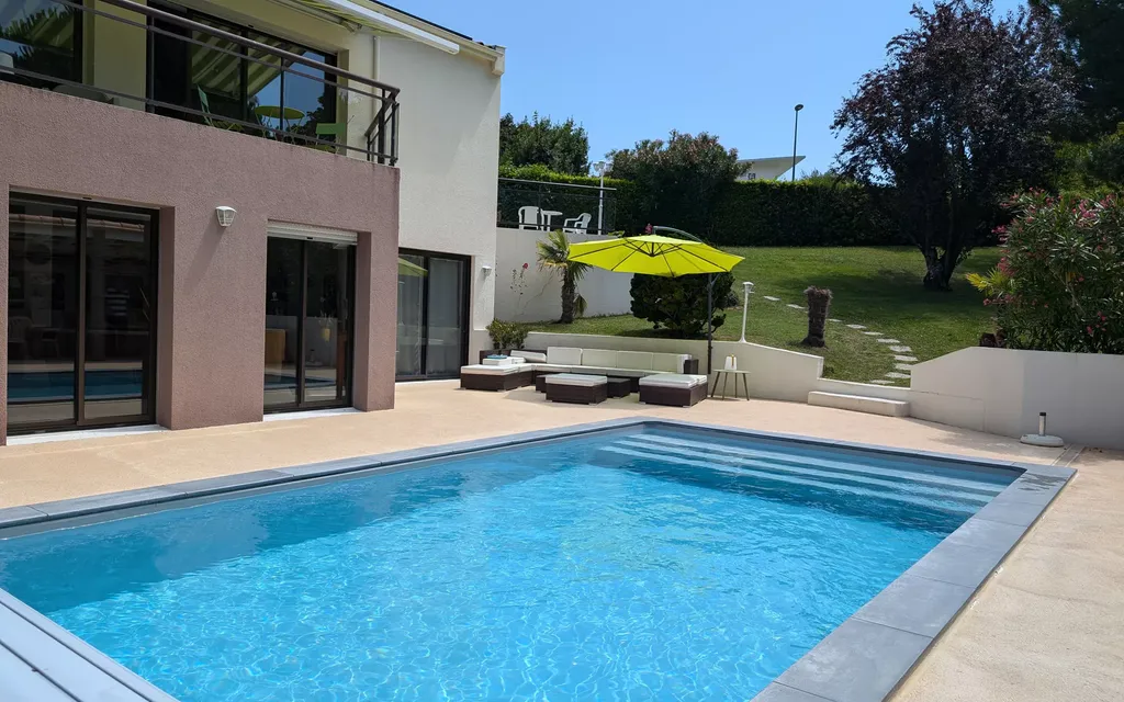 Achat maison à vendre 7 chambres 304 m² - Saint-Palais-sur-Mer