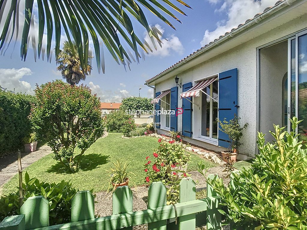 Achat maison à vendre 4 chambres 137 m² - Saint-Sulpice-de-Royan