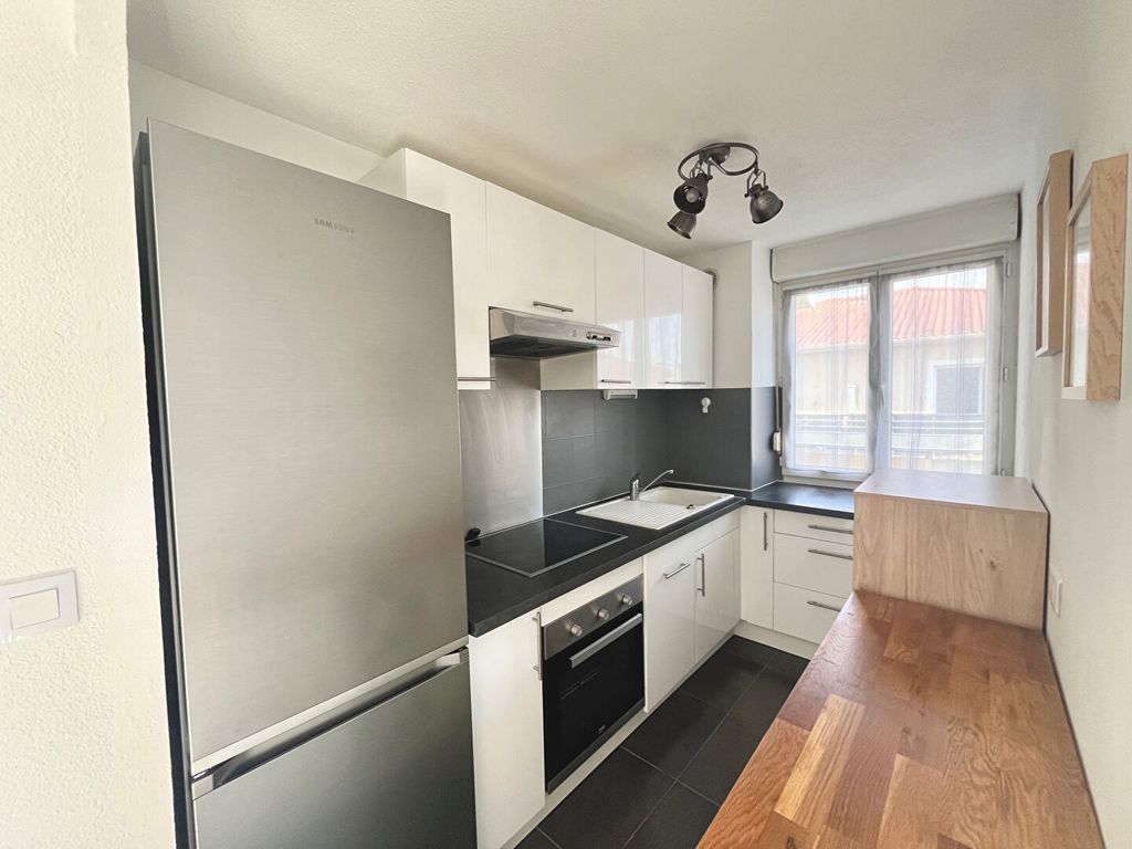 Achat appartement à vendre 3 pièces 54 m² - Décines-Charpieu