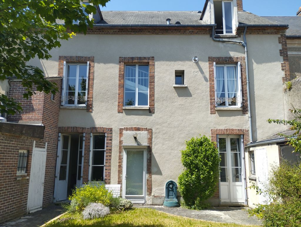 Achat maison à vendre 6 chambres 244 m² - Châteaudun