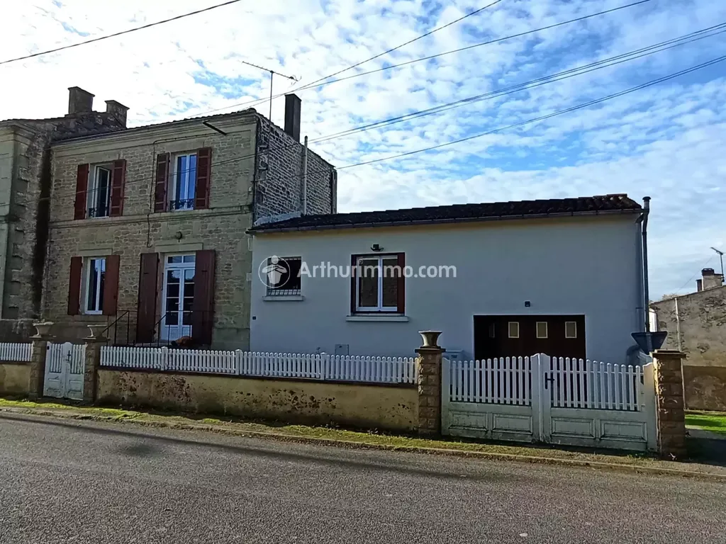 Achat maison à vendre 2 chambres 87 m² - Saint-Georges-de-Longuepierre