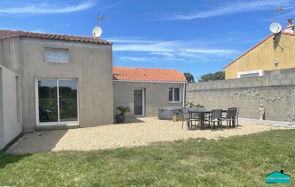 Achat maison à vendre 3 chambres 195 m² - Sainte-Pazanne