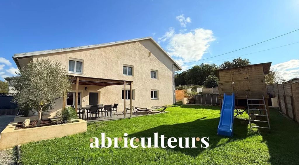 Achat maison à vendre 5 chambres 249 m² - Saint-Germain-sur-Rhône